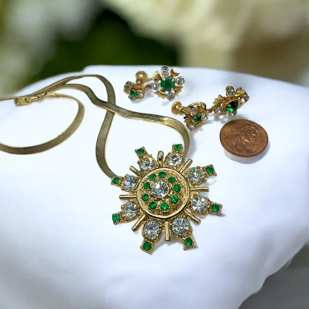 🌺Vintage Gold & Green Rhinestone Jewelry Set - Picture 9 of 9